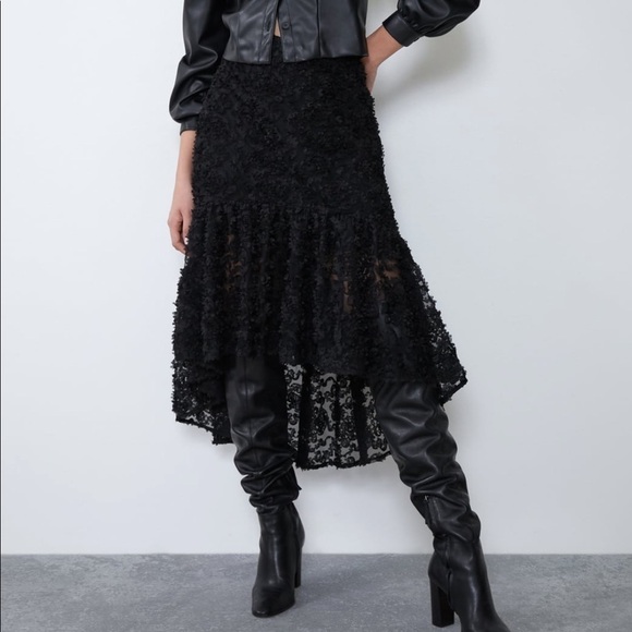 ZARA Ruffled Skirt - Picture 2 of 9